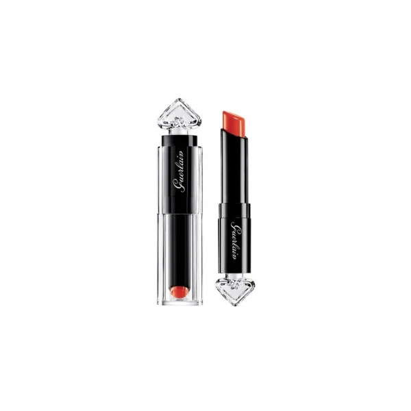 Guerlain - La Petite Robe Noire Le Rouge Delicieusement Brillant - Rossetto 042 Fire Bow 1 Guerlain - La Petite Robe Noire Le Rouge Delicieusement Brillant - Rossetto 042 Fire Bow